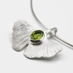 Collier Ginkgo argent et péridot