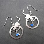 Boucles d'oreilles chat poisson bleu argent