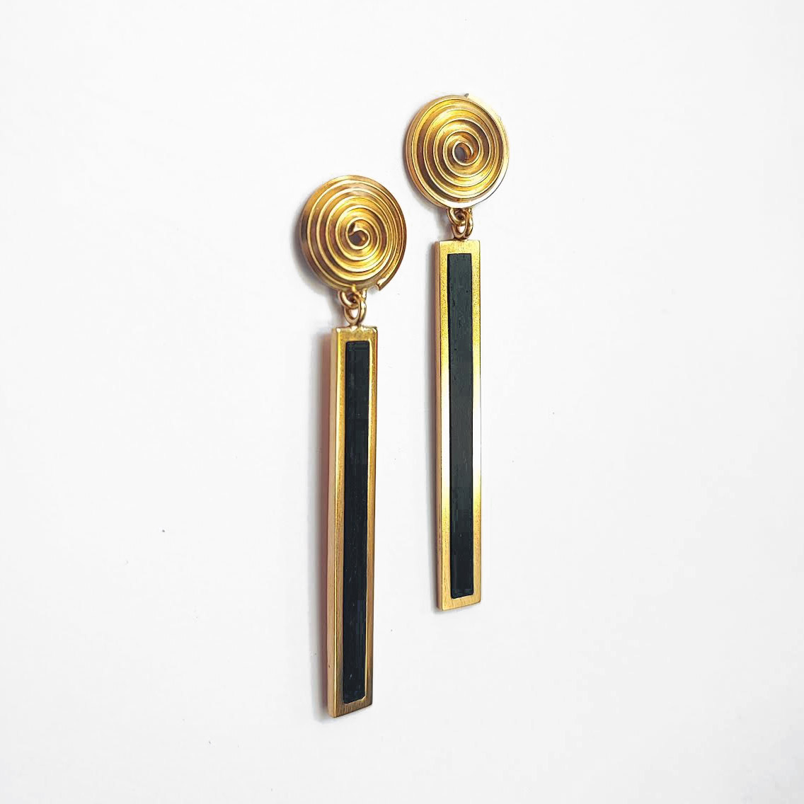 bo spirales ébène fond blanc